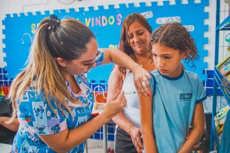 Saúde de Meriti inicia vacinação de alunos da rede municipal