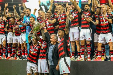 Flamengo é bicampeão carioca após empate sem gols com Fluminense