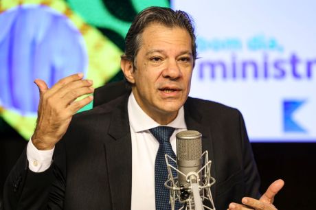 Consignado para CLT busca proteger trabalhador de juros, diz Haddad